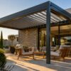 Pergola bioclimatique : fonctionnement, prix et confort thermique