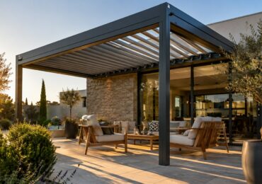 Pergola bioclimatique : fonctionnement, prix et confort thermique